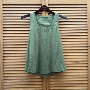 Lululemon Athletica green flowy tank size 4